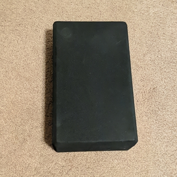 Lululemon Lift & Lengthen Yoga Block
in Black - Picture 3 of 4